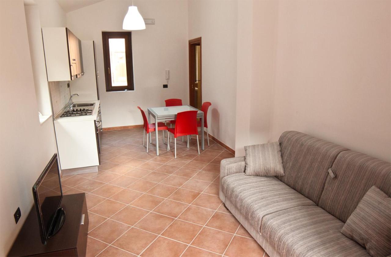 I Tre Pini Apartment ปอลลิกา ภายนอก รูปภาพ